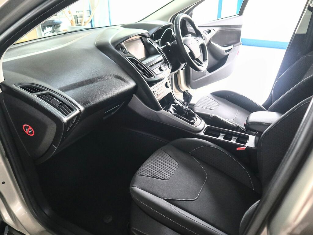 Ford Focus 1.5 Zetec Tdci Silver #4