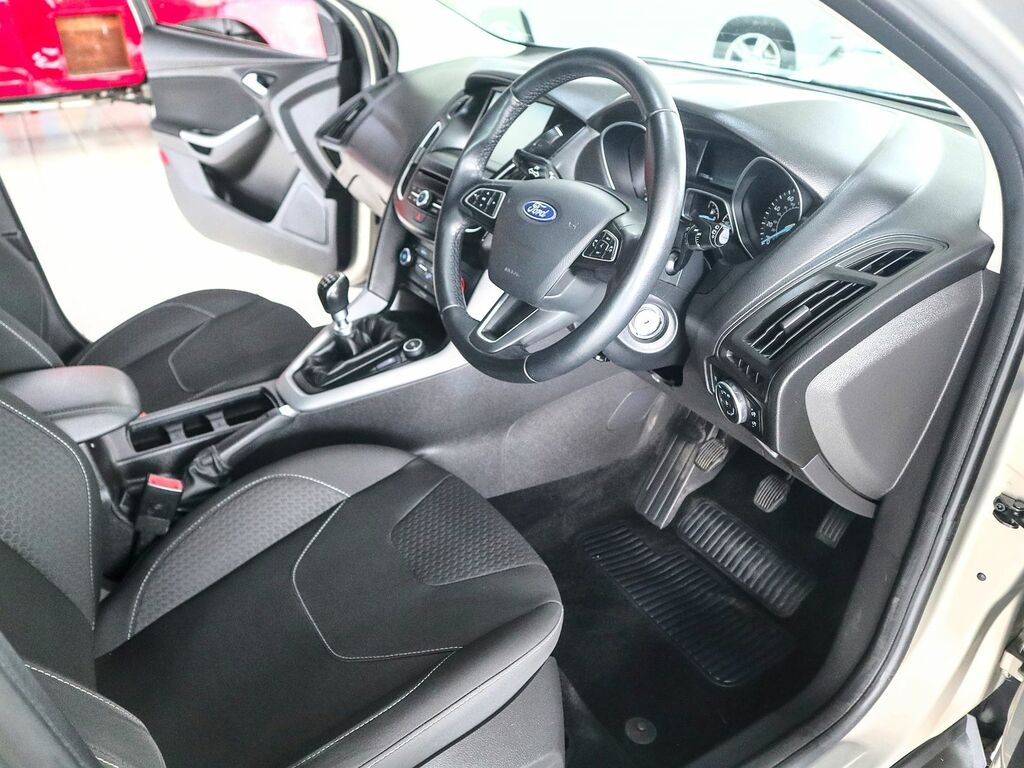 Ford Focus 1.5 Zetec Tdci Silver #3