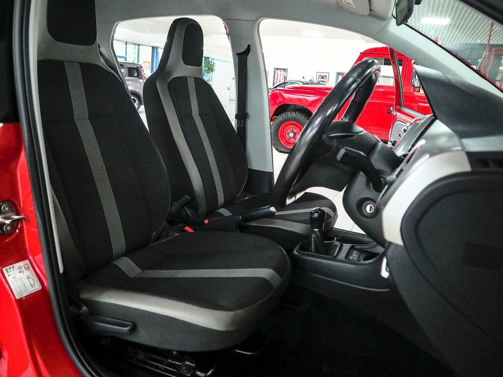 Volkswagen Up 1.0 Move Up Hatchback Red #17