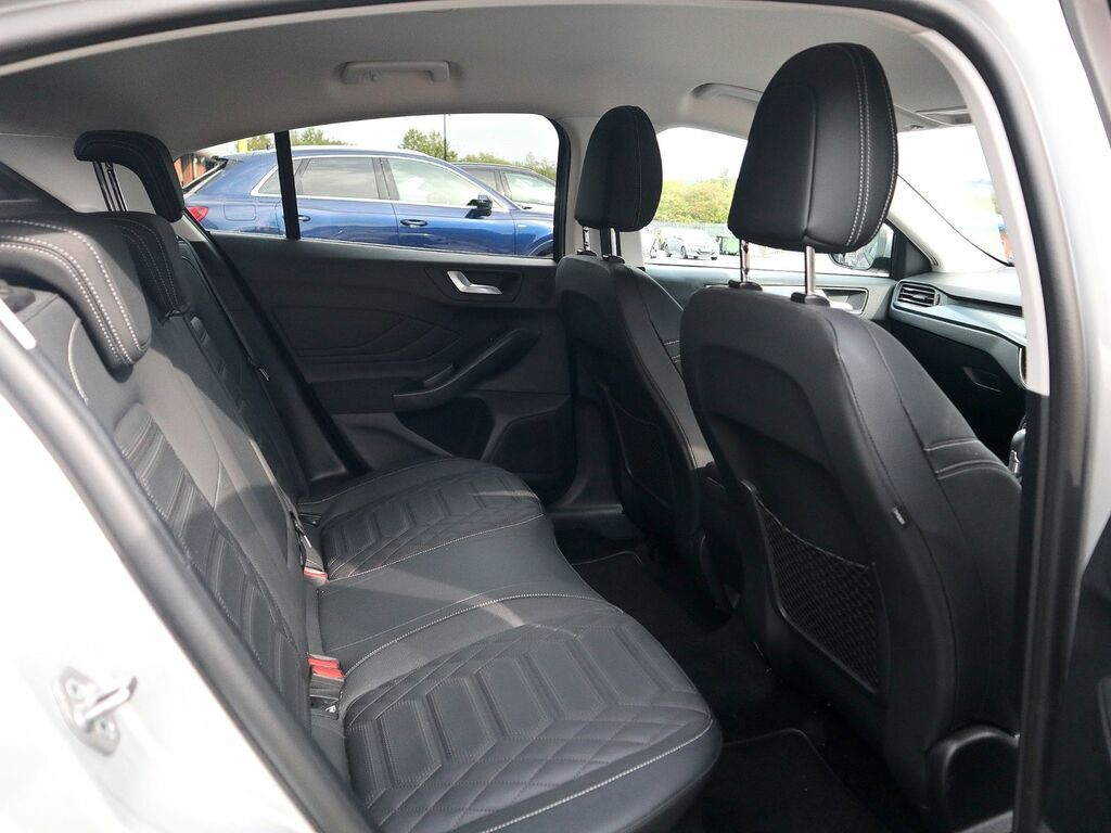 Ford Focus 1.0 Ecoboost Hybrid Mhev 155 Titanium Black #4