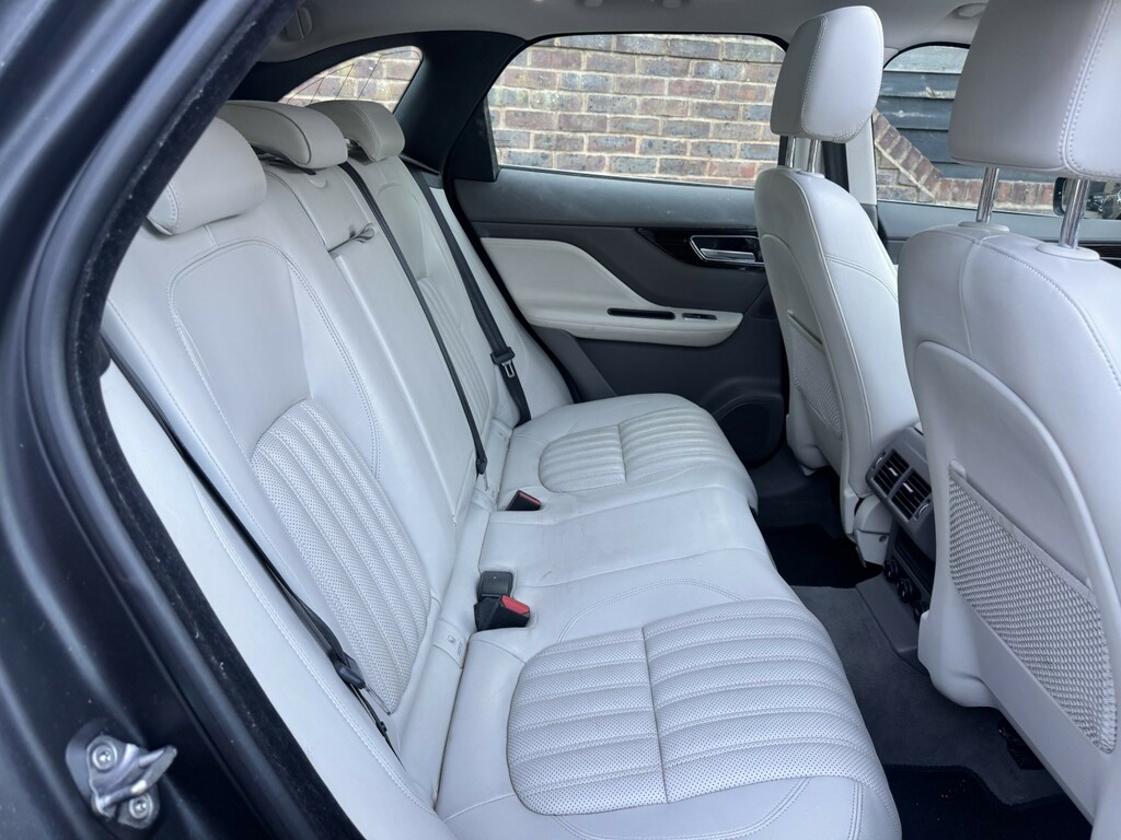 Jaguar F-Pace Suv 3.0 D300 V6 Portfolio 201867 HG67PCF Green #6