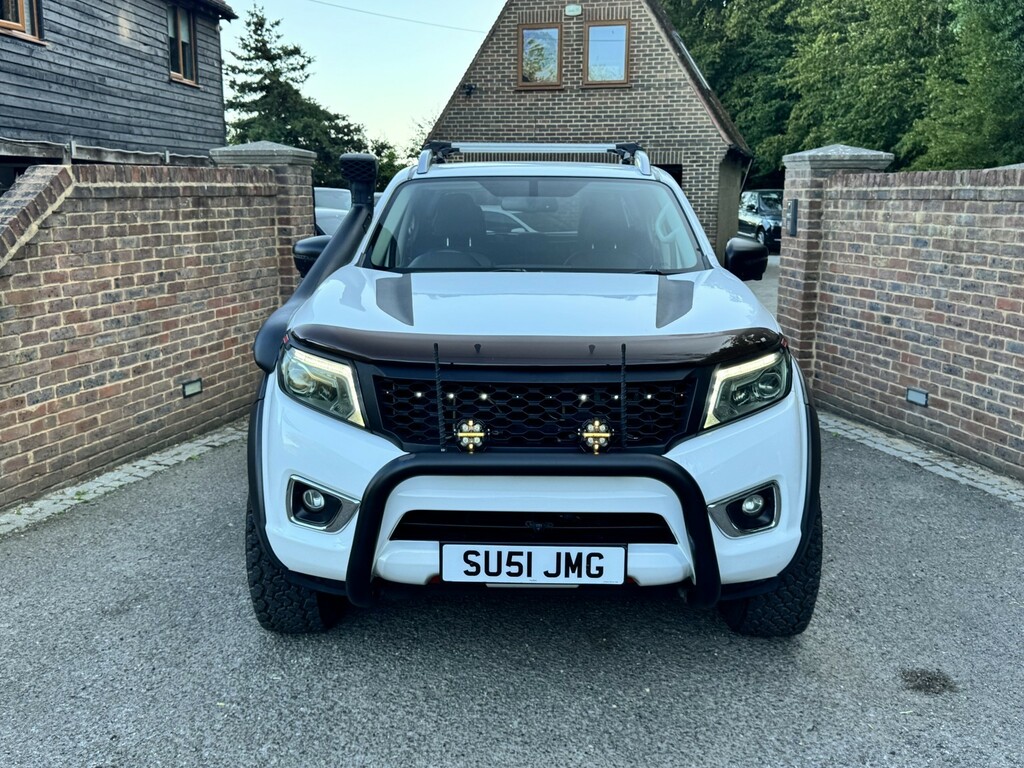 Nissan Navara Pickup 2.3 Dci Off-roader At32 201818 White #3