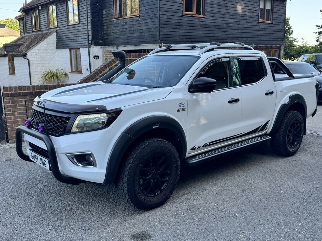 Nissan Navara Pickup 2.3 Dci Off-roader At32 201818 White #4