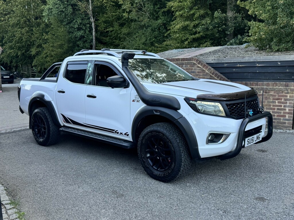 Nissan Navara Pickup 2.3 Dci Off-roader At32 201818 White
