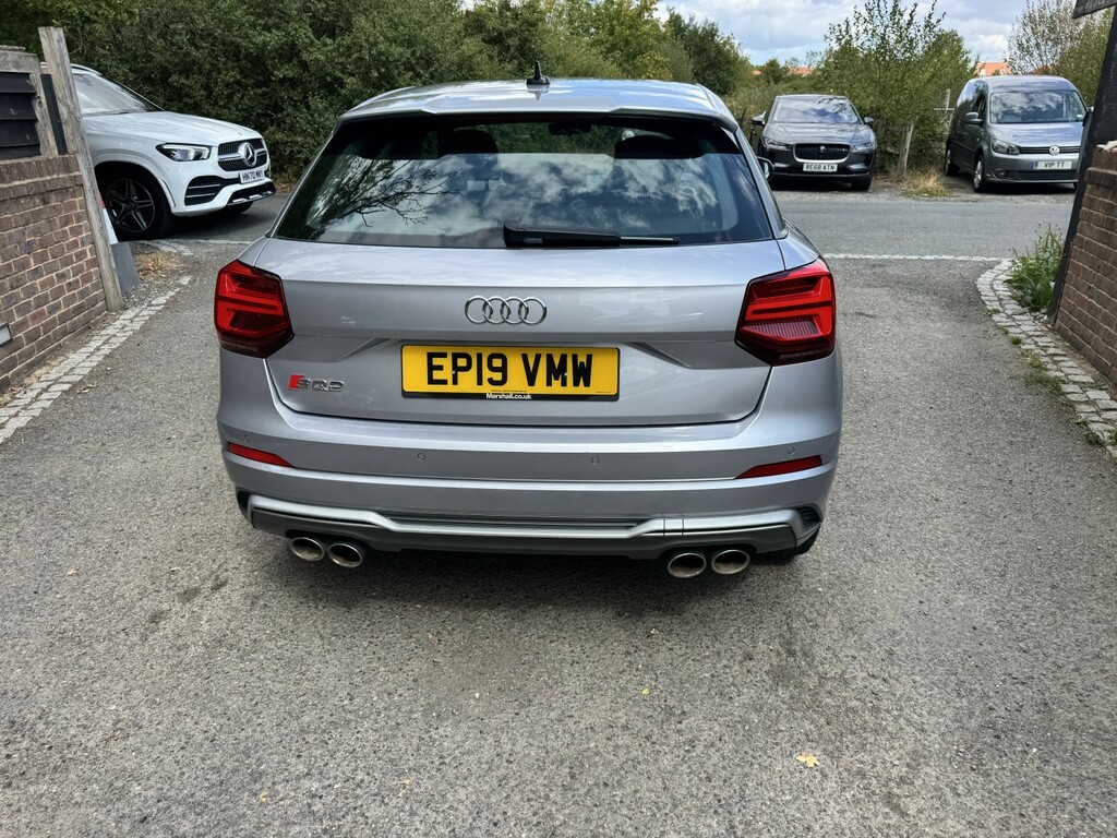 Audi SQ2 2L Null White #19