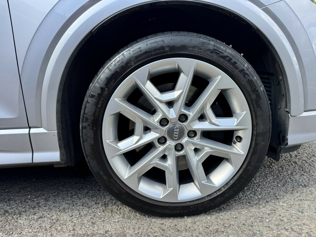 Audi SQ2 2L Null White #8