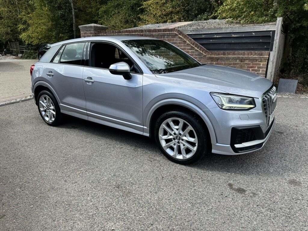 Audi SQ2 2L Null White #9