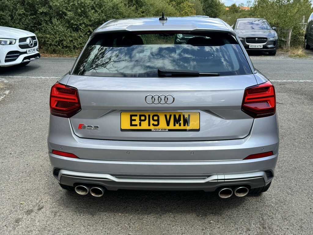 Audi SQ2 2L Null White #5