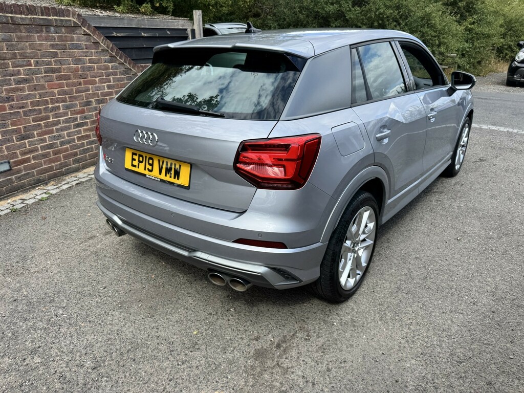 Audi SQ2 2L Null White #18
