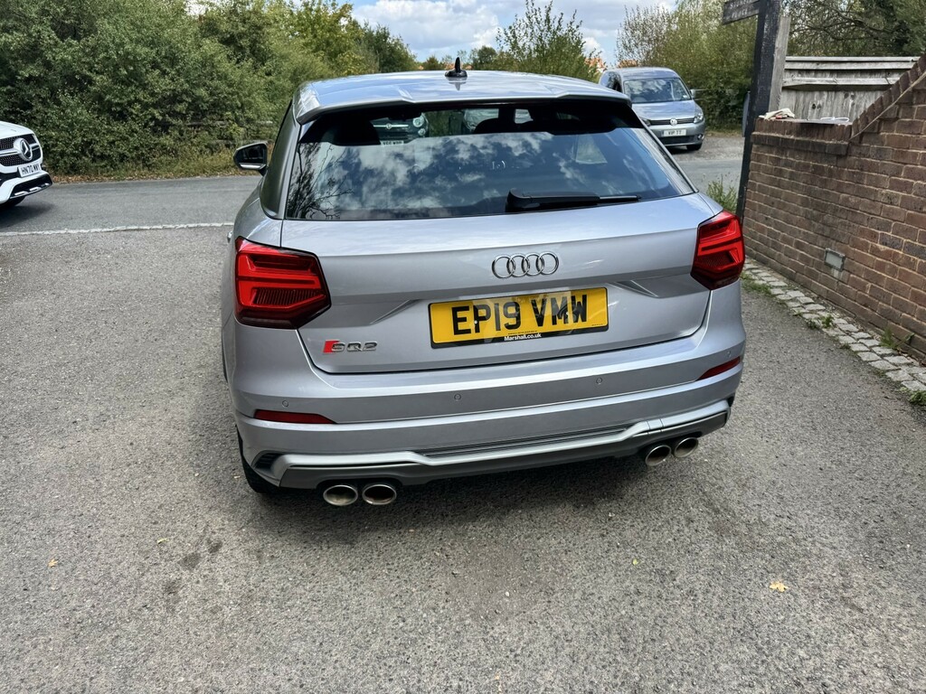 Audi SQ2 2L Null White #17