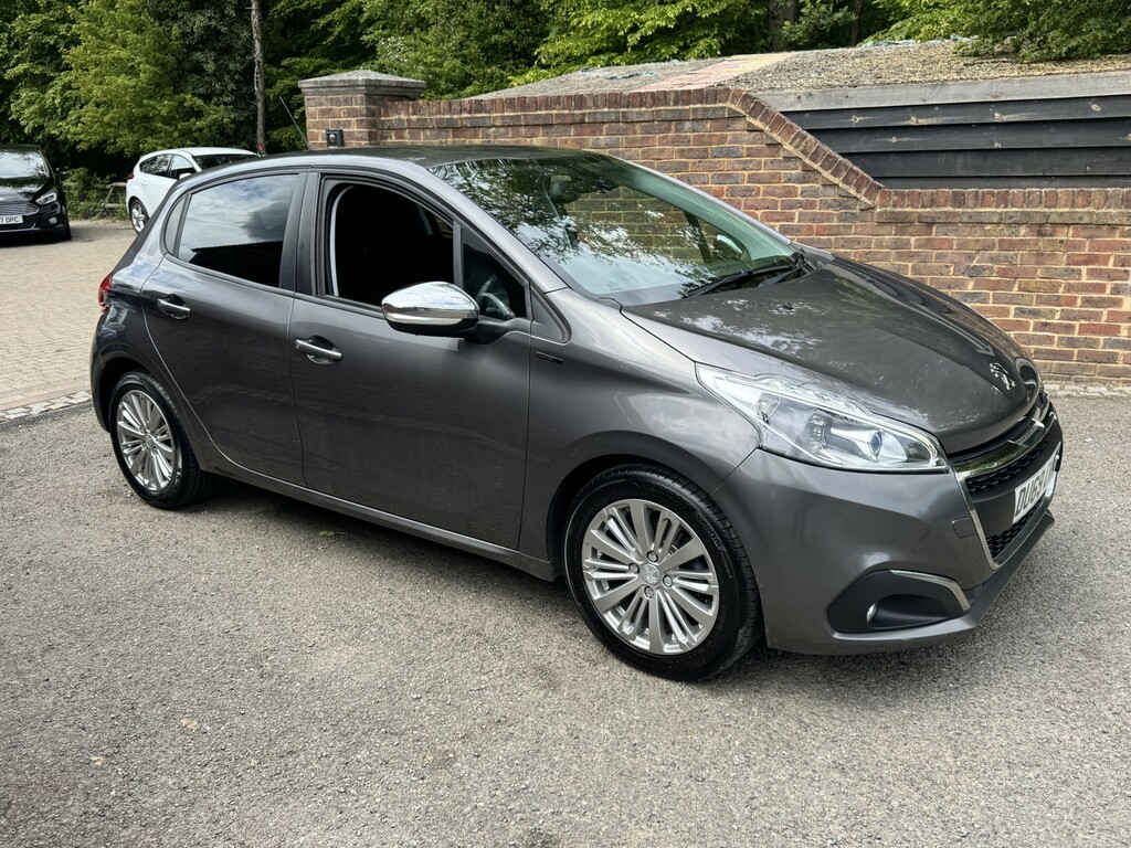 Peugeot 208 Hatchback 1.2 Puretech Signature 201969 Grey
