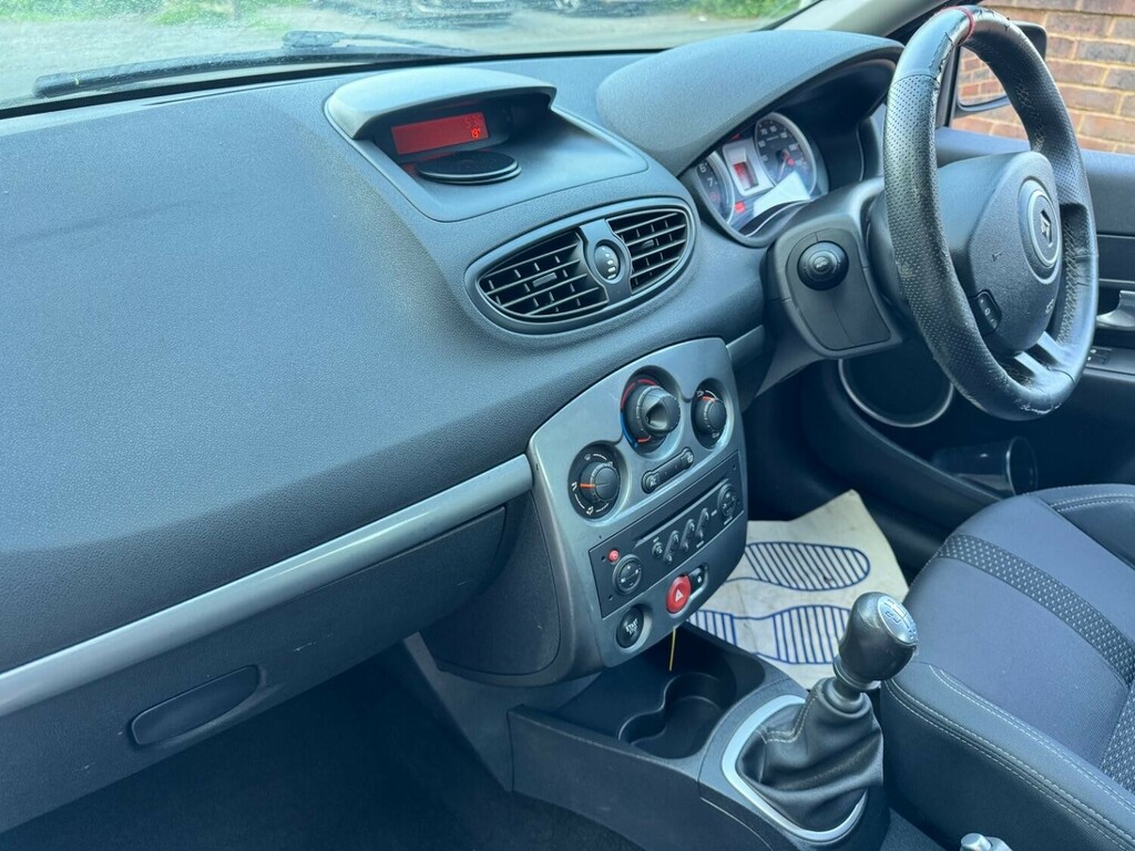 Renault Clio Initiale Gold #11