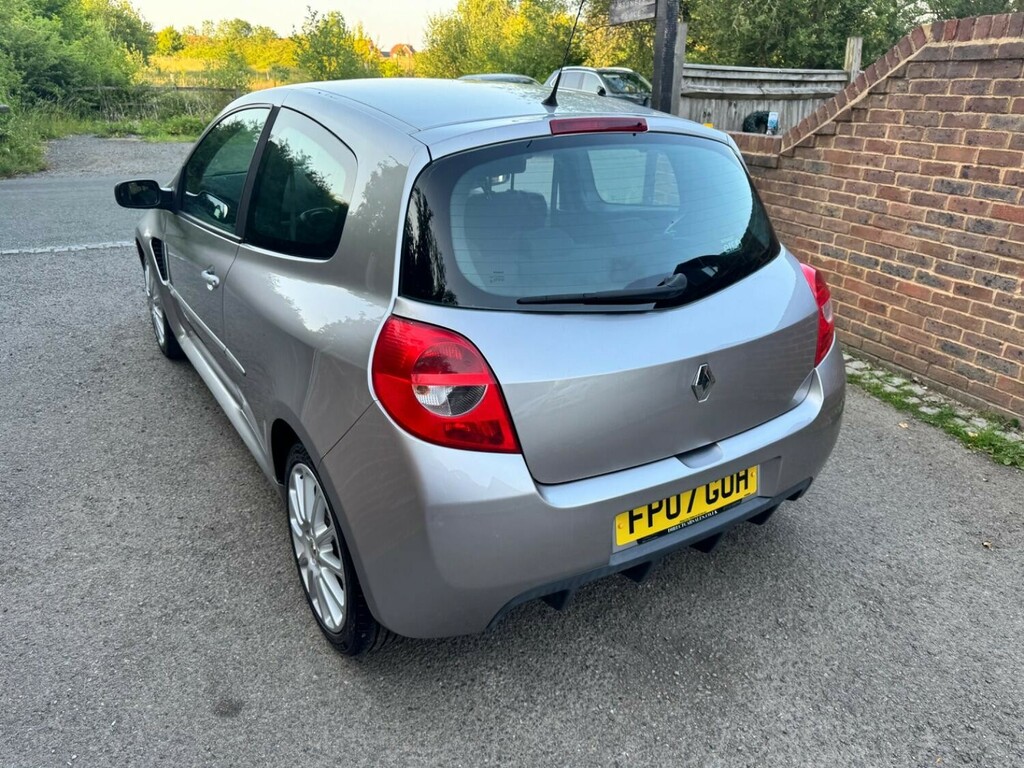 Renault Clio Initiale Gold #32