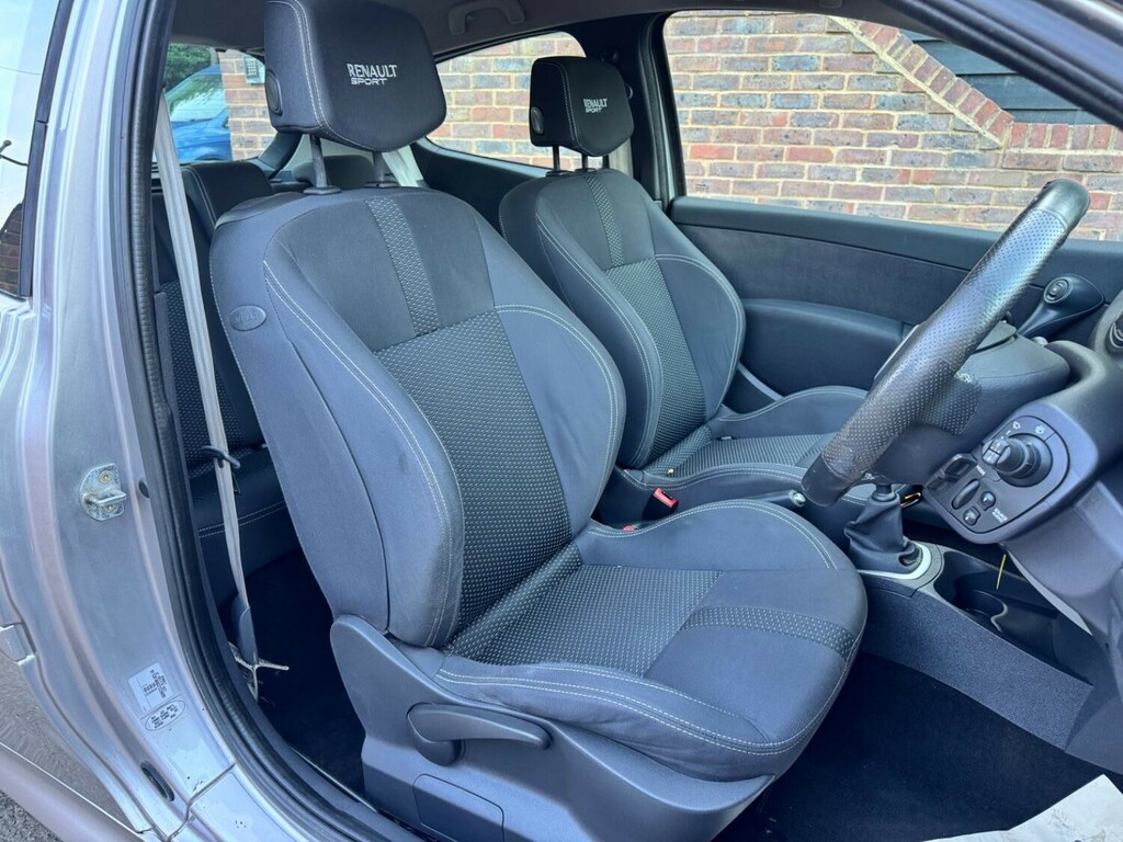 Renault Clio Initiale Gold #7