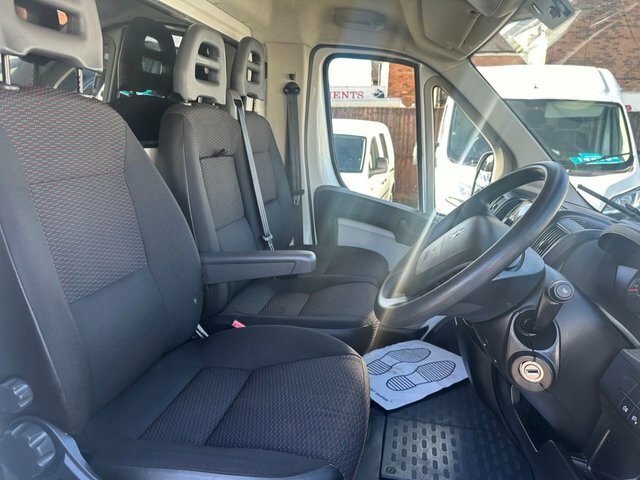 Peugeot Boxer 2.0 Blue Hdi 335 White #3