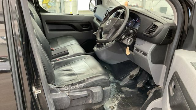 Vauxhall Vivaro Dynamic White #7