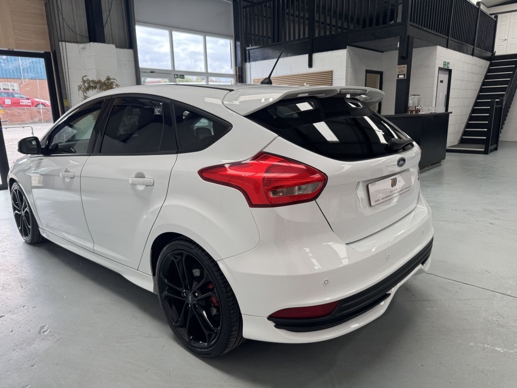 Ford Focus 2.0 St-3 LL17LEF White #5