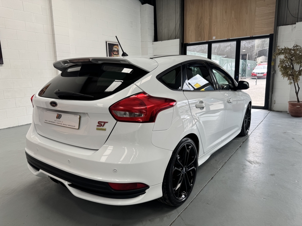 Ford Focus 2.0 St-3 LL17LEF White #3