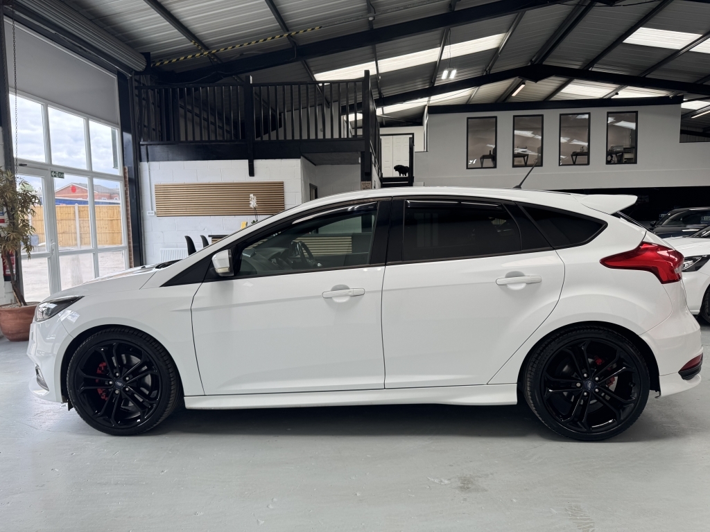 Ford Focus 2.0 St-3 LL17LEF White #2