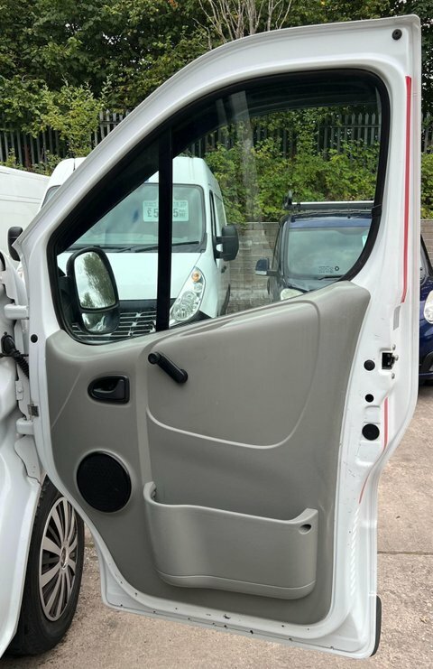 Renault Trafic Mpv Silver #24
