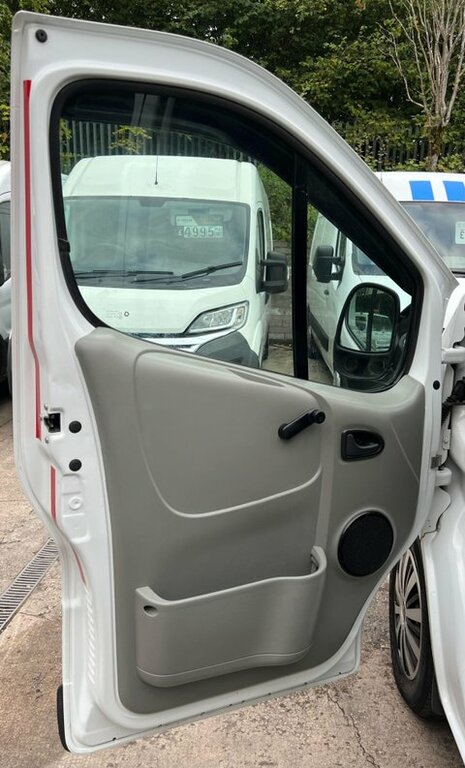 Renault Trafic Mpv Silver #31