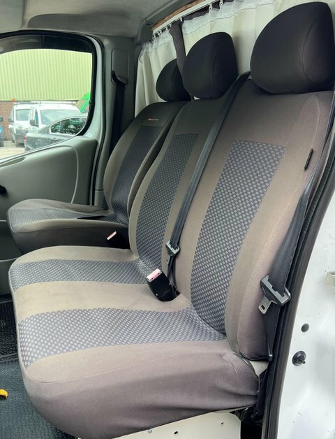 Renault Trafic Mpv Silver #32