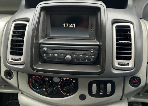 Renault Trafic Mpv Silver #29