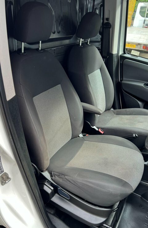 Fiat Doblo Panel Van White #29