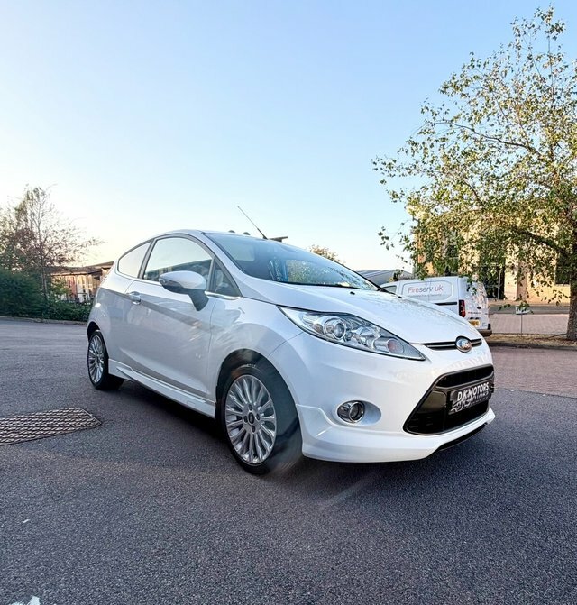 Ford Fiesta 1.4 Titanium Hatchback 130 G Km White #6