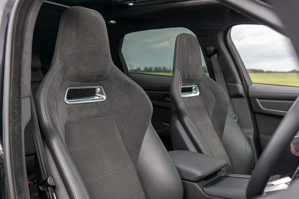 Jaguar F-Pace P550 V8 Svr Black #4