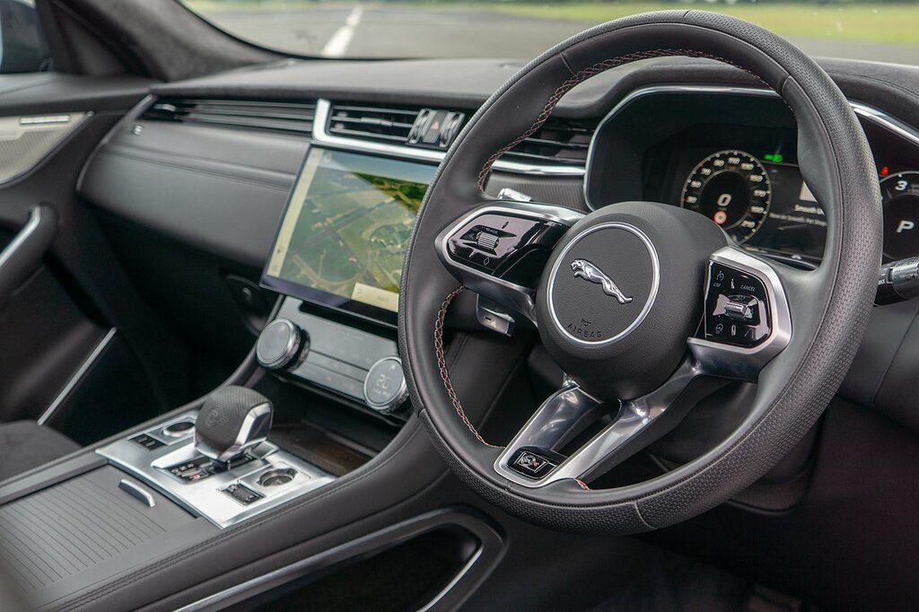 Jaguar F-Pace P550 V8 Svr Black #3