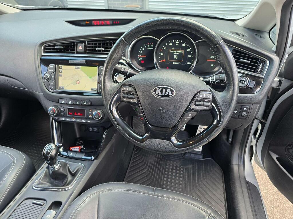 Kia Ceed Hatchback 1.6 Crdi 4 Euro 6 Ss 201666 MW66BYP Silver #2