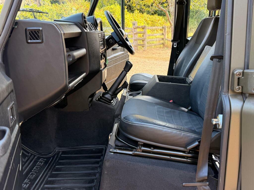 Land Rover Defender 110 County Dcb #9