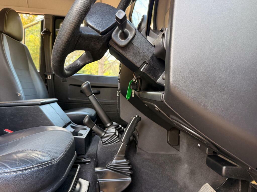 Land Rover Defender 110 County Dcb #14
