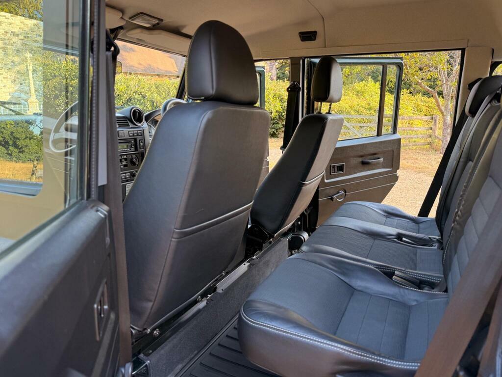 Land Rover Defender 110 County Dcb #20