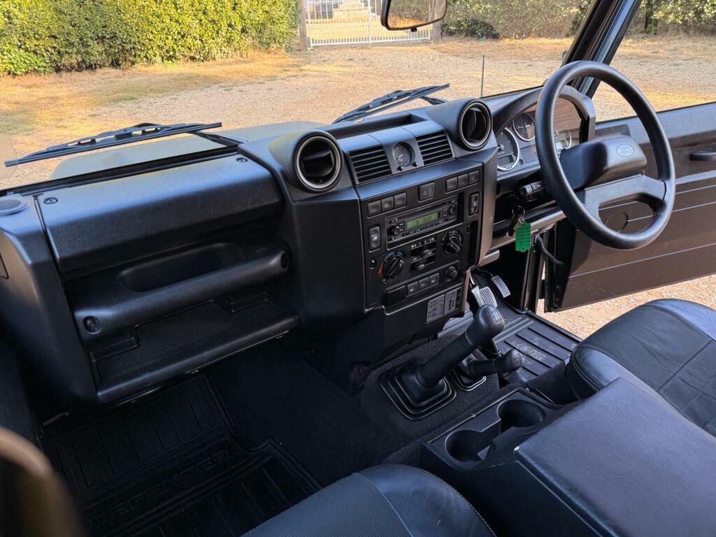 Land Rover Defender 110 County Dcb #18