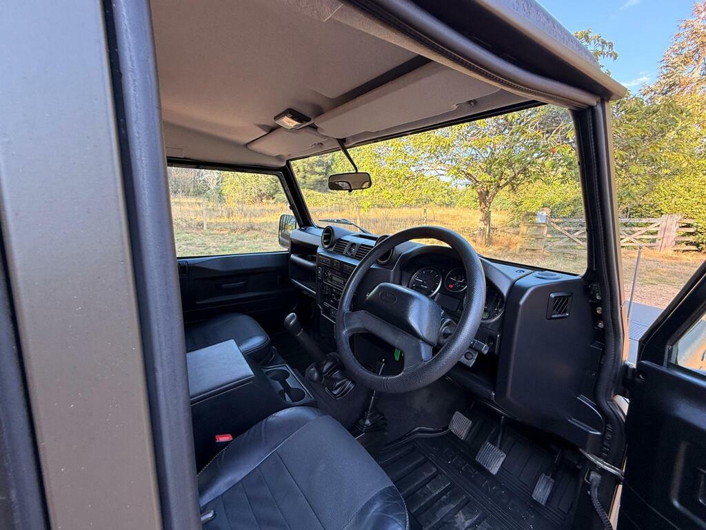 Land Rover Defender 110 County Dcb #17