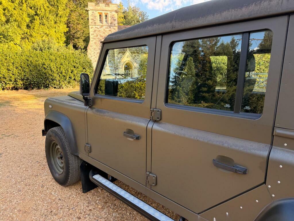 Land Rover Defender 110 County Dcb #32