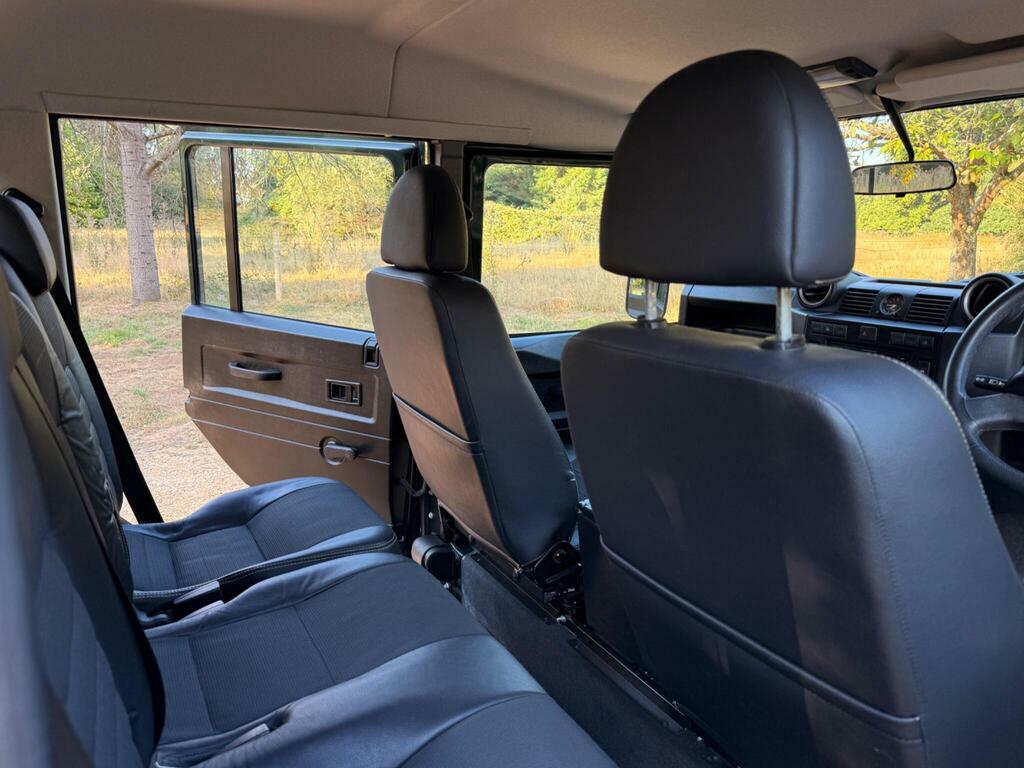 Land Rover Defender 110 County Dcb #26