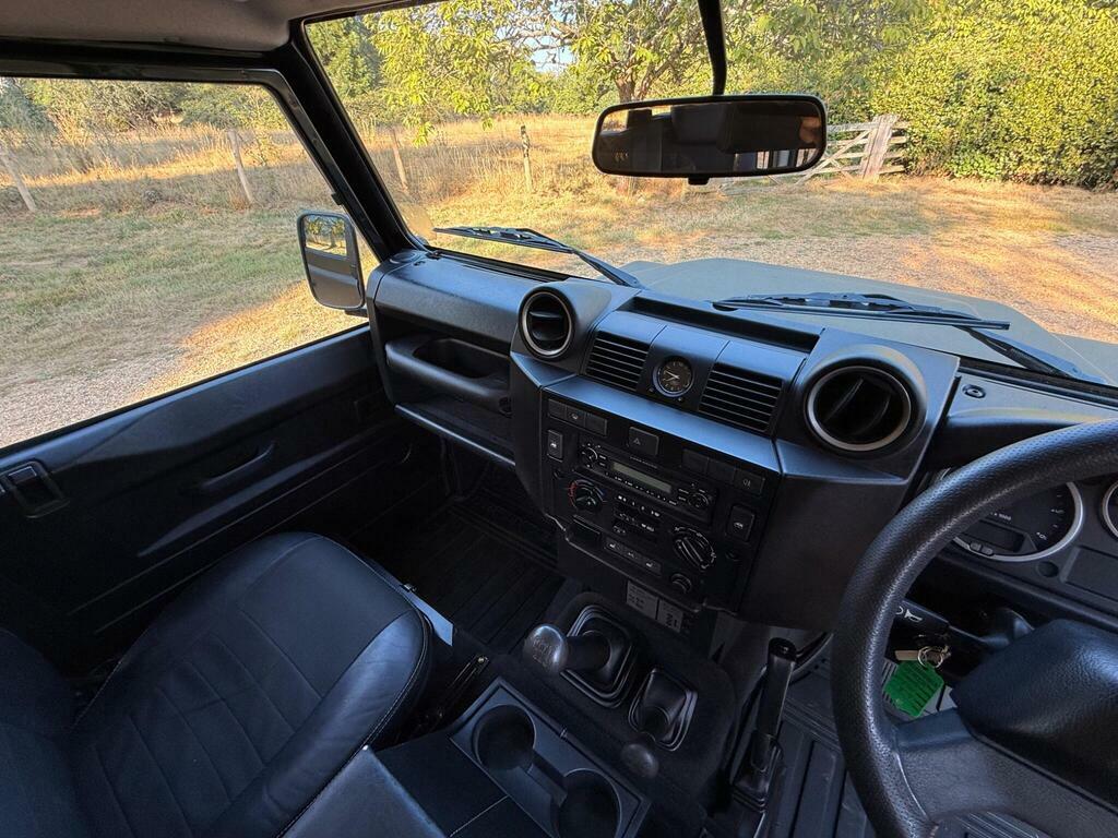 Land Rover Defender 110 County Dcb #16