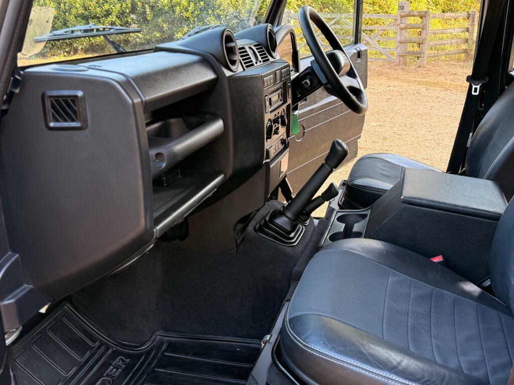 Land Rover Defender 110 County Dcb #10