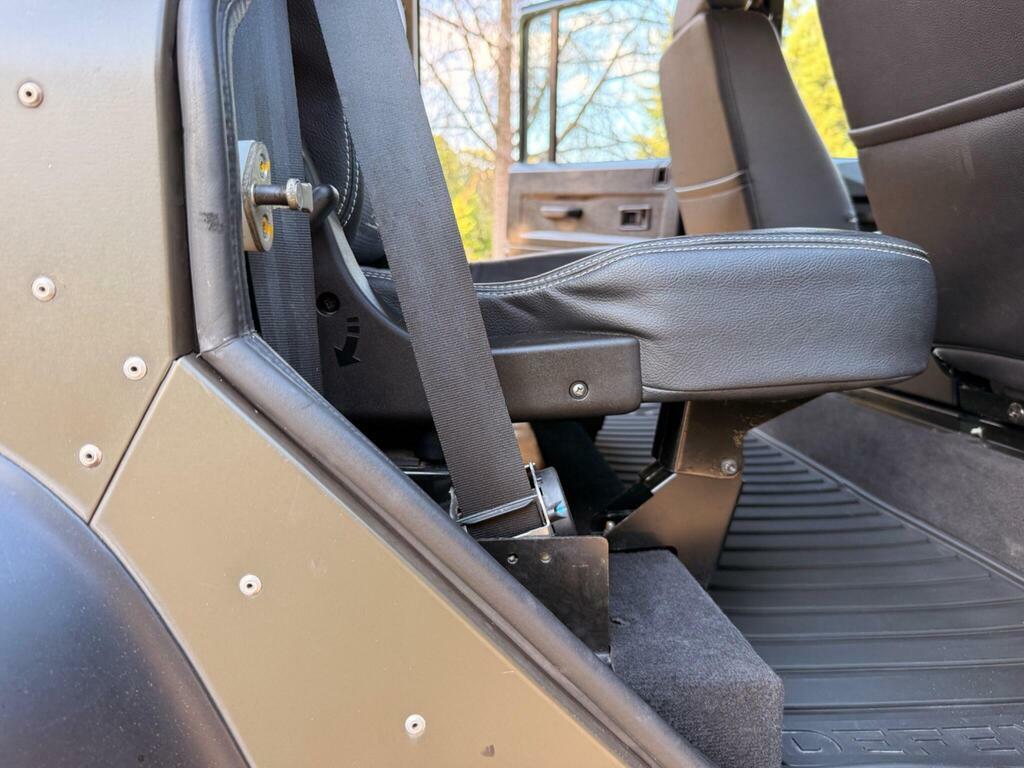 Land Rover Defender 110 County Dcb #29