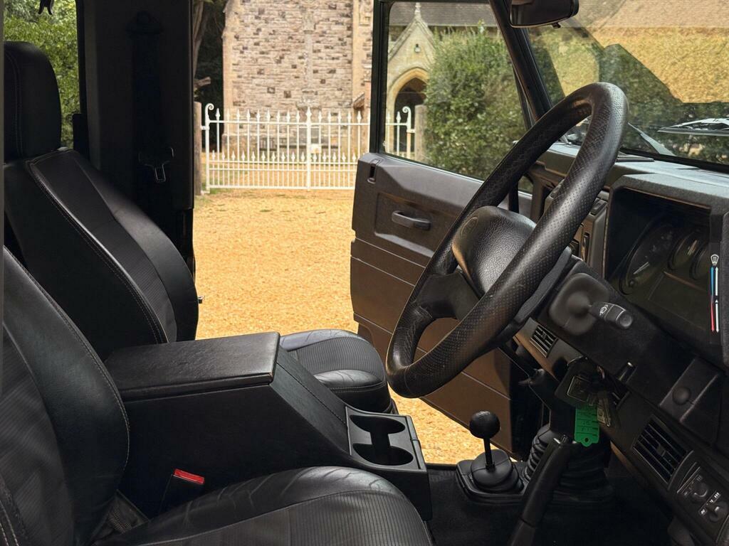 Land Rover Defender 90 Green #15