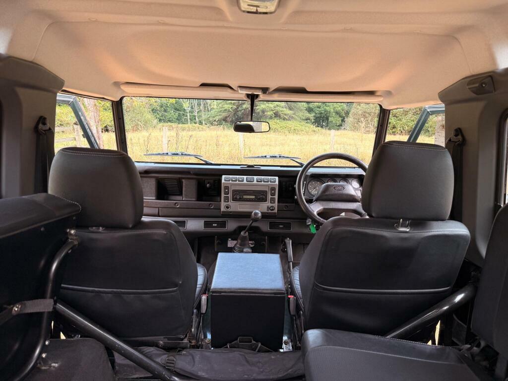 Land Rover Defender 90 Green #29