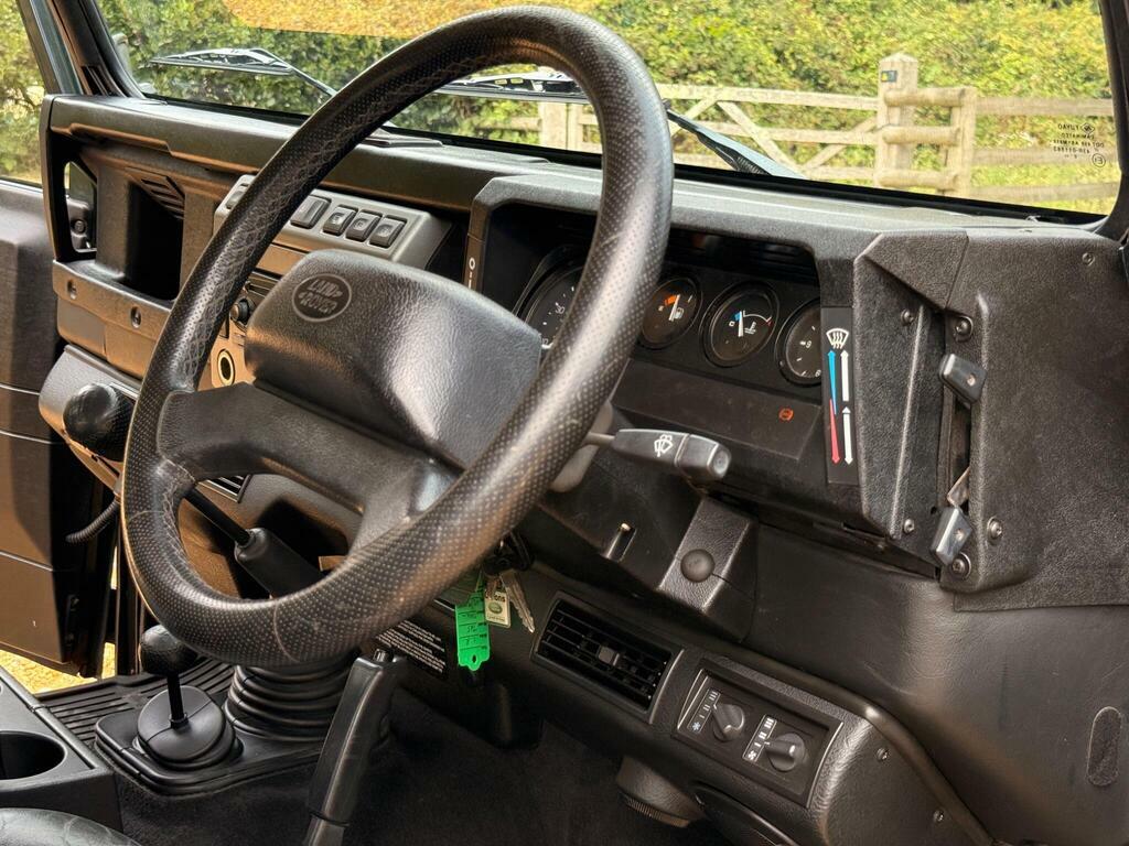 Land Rover Defender 90 Green #24