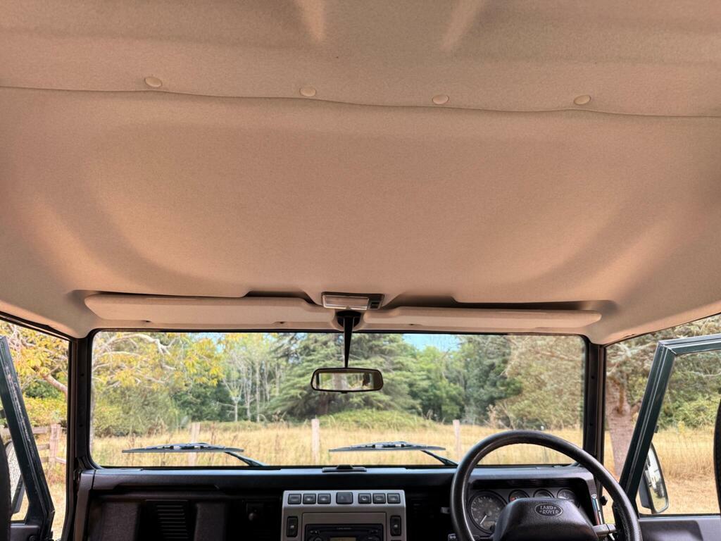 Land Rover Defender 90 Green #30