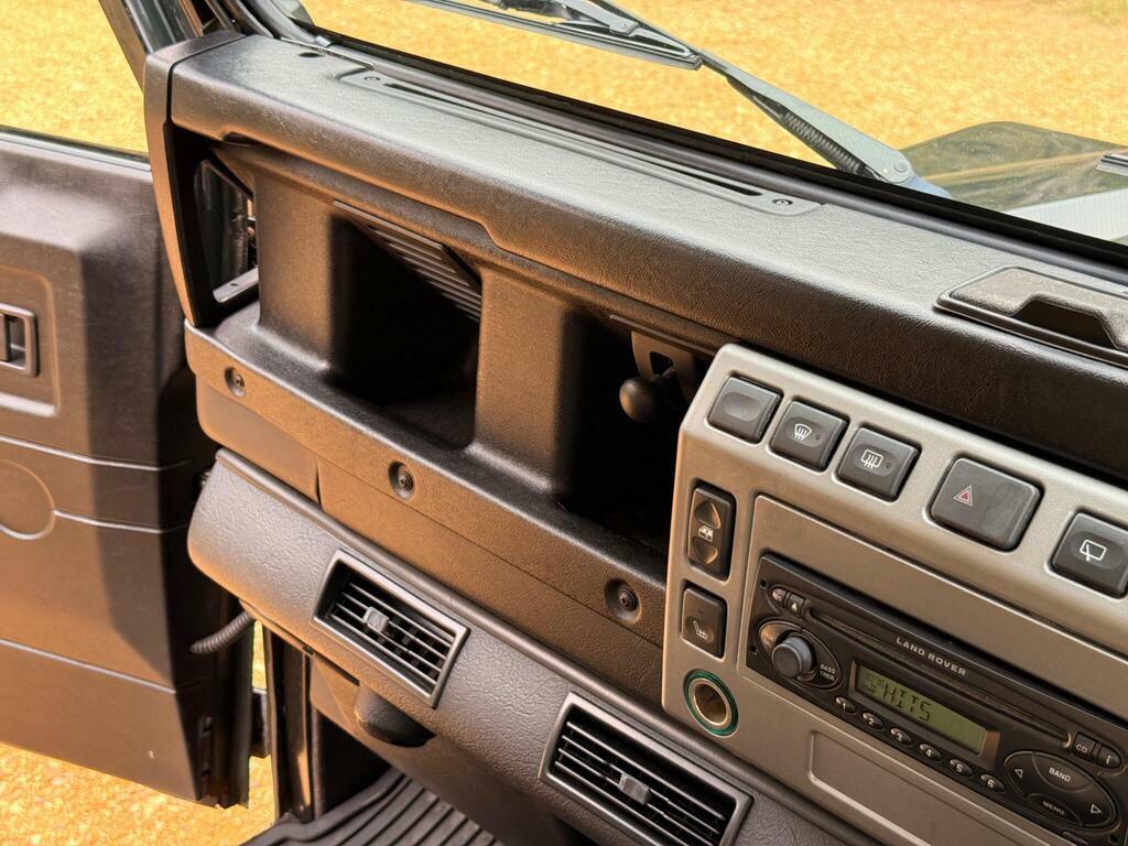Land Rover Defender 90 Green #21