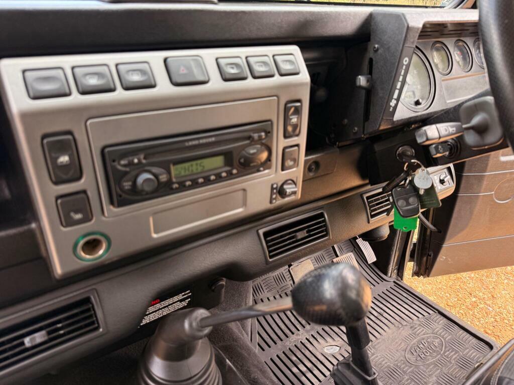 Land Rover Defender 90 Green #22