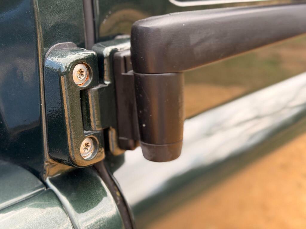 Land Rover Defender 90 Green #52