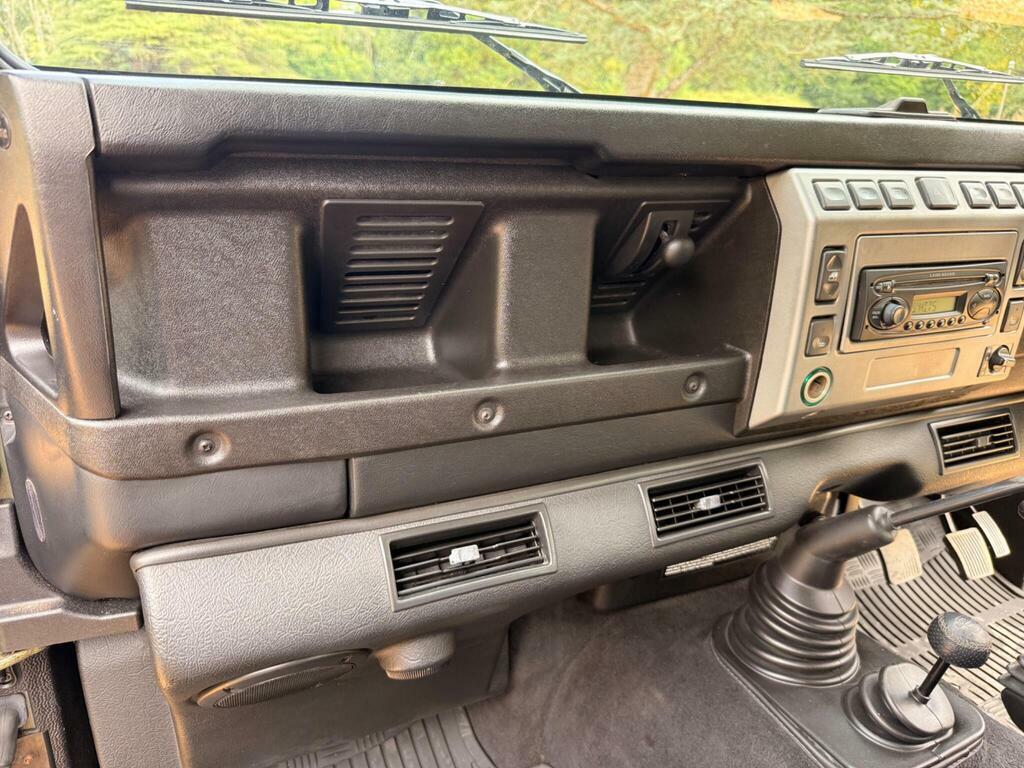 Land Rover Defender 90 Green #18
